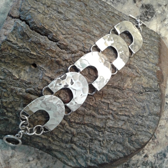 Sterling silver hammered bracelet - Picture 2 of 8